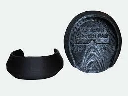 Squishy Pads für Pferd in Pferdehuf platziert, ruhige Detailaufnahme